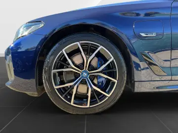 530e xDrive Touring M-Sport AHK Laser HUD DrivAs