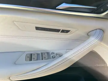 530e xDrive Touring M-Sport AHK Laser HUD DrivAs