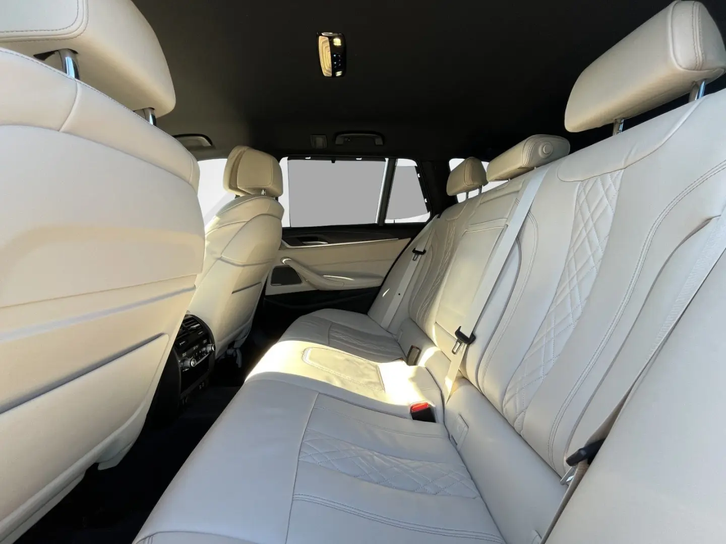 530e xDrive Touring M-Sport AHK Laser HUD DrivAs