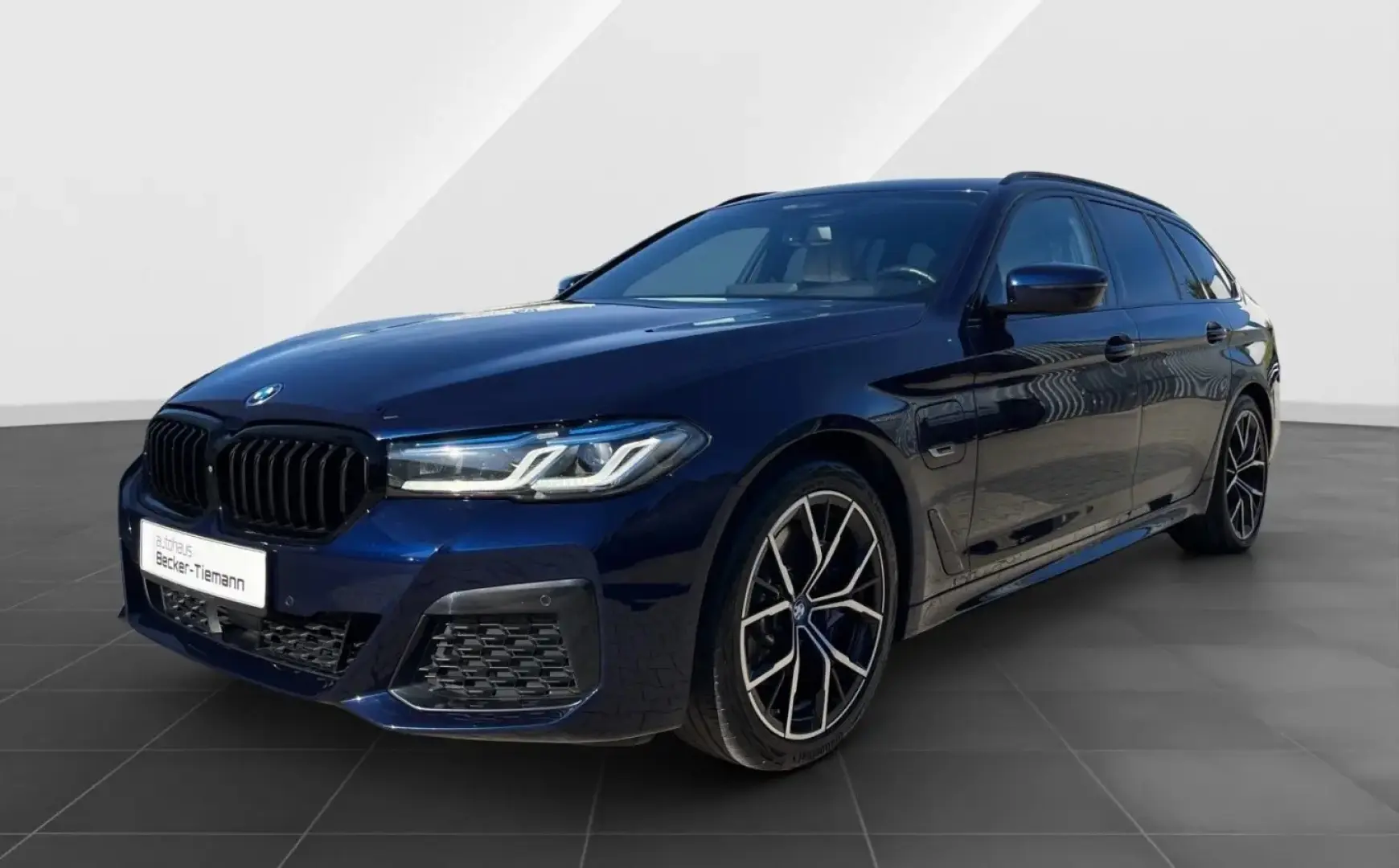 530e xDrive Touring M-Sport AHK Laser HUD DrivAs