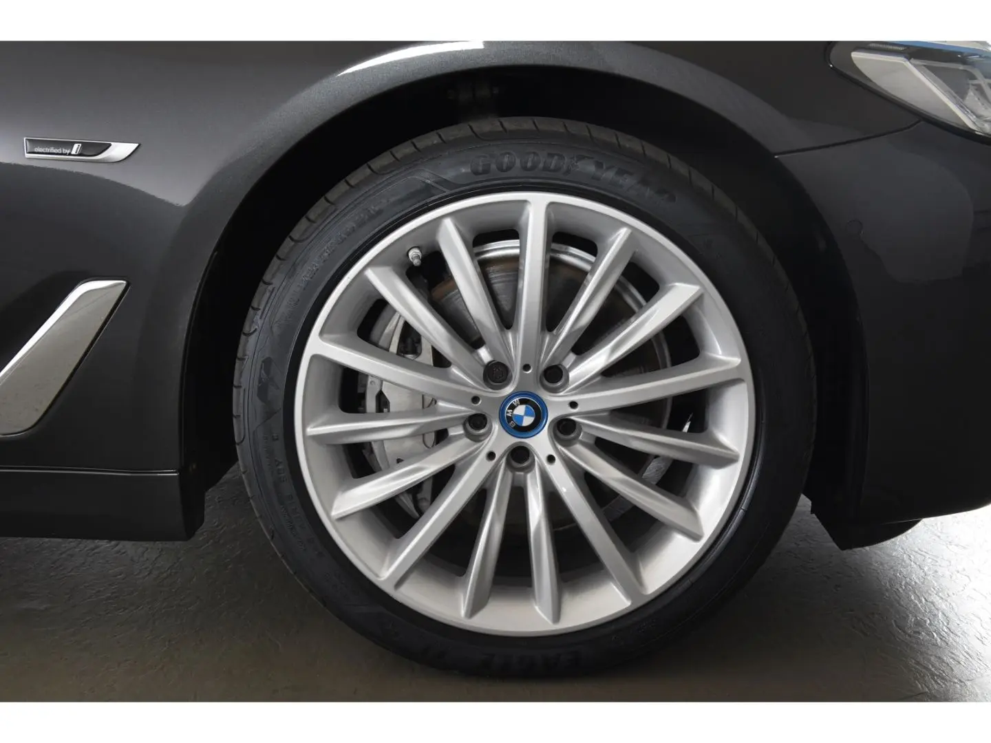 545 e xDrive Luxury Line Harman Kardon Gestikste