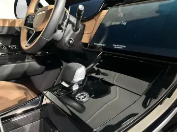 Range Rover Sport D300 Dynamic HSE