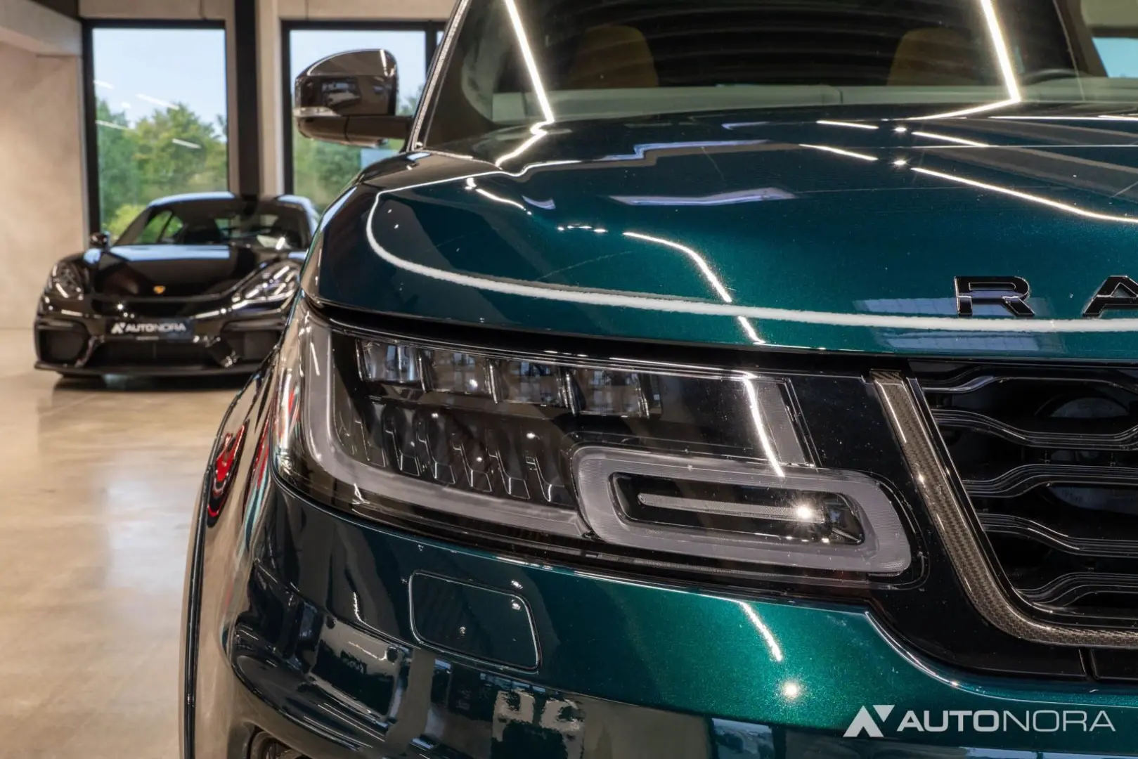 Range Rover Sport SVR Carbon Soft-Close Pano