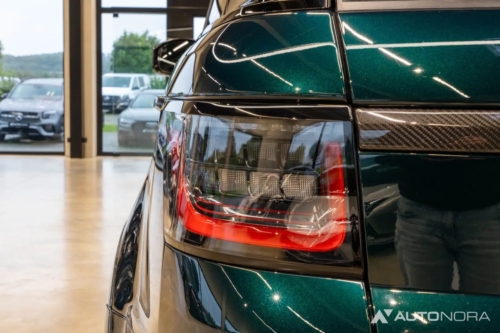 Range Rover Sport SVR Carbon Soft-Close Pano