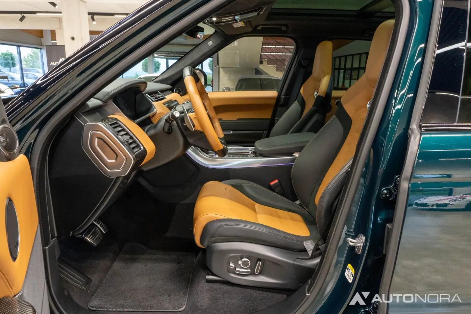 Range Rover Sport SVR Carbon Soft-Close Pano