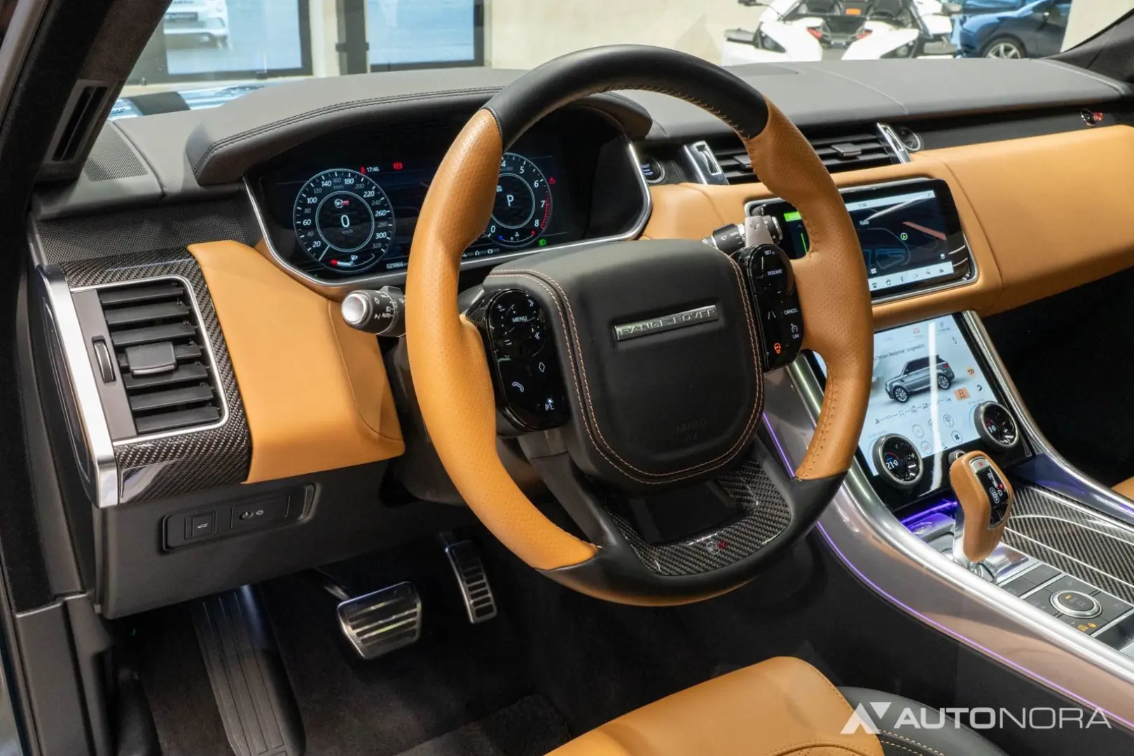 Range Rover Sport SVR Carbon Soft-Close Pano