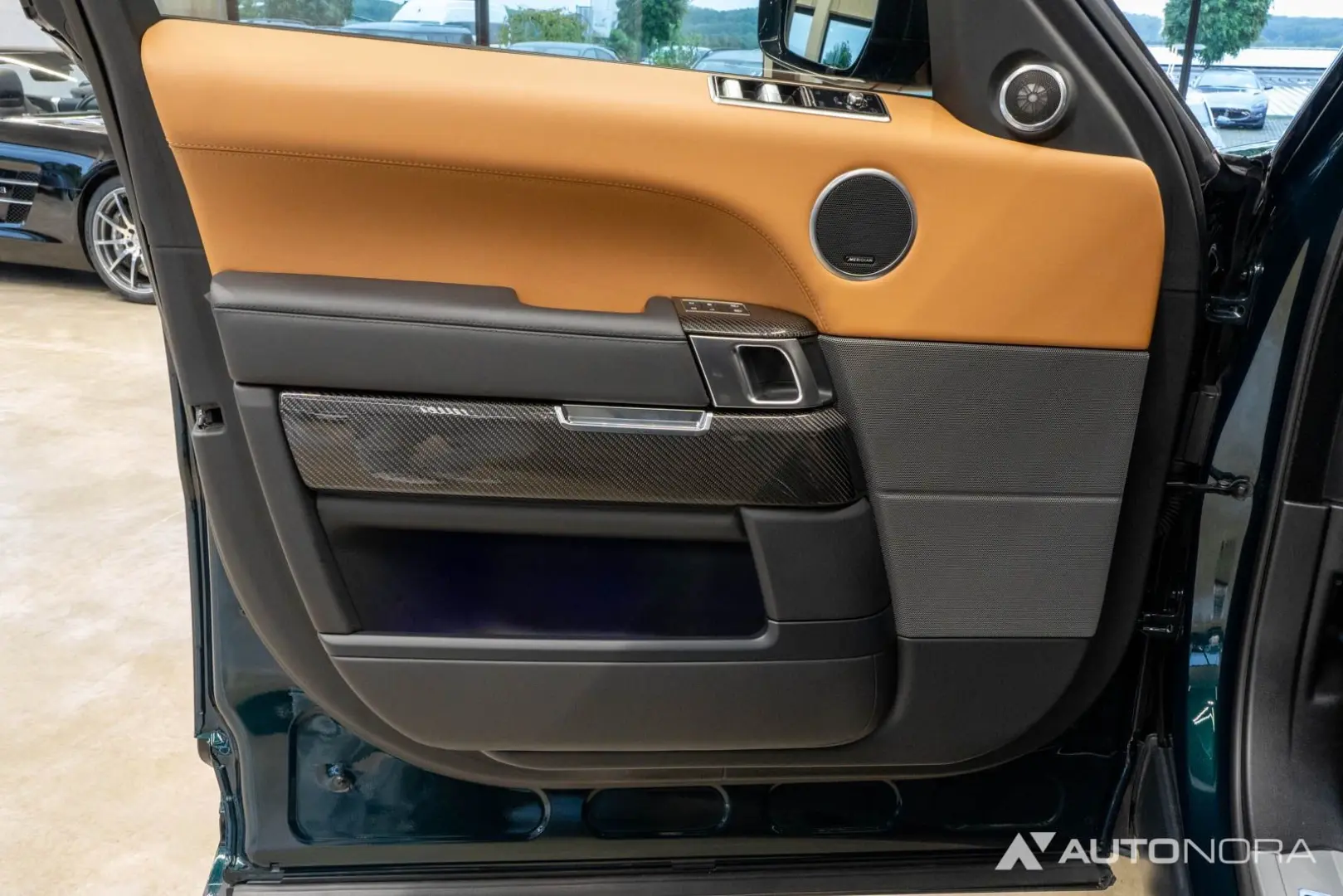 Range Rover Sport SVR Carbon Soft-Close Pano