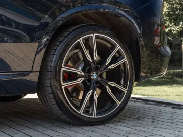 X5 M60i M SPORT; Panorami, 360°,22
