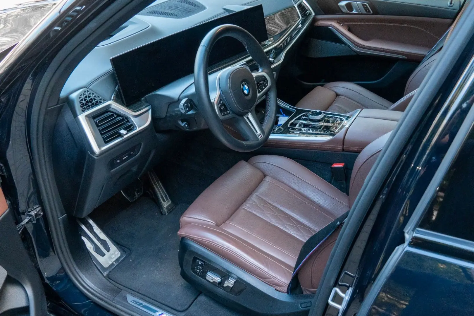 X5 M60i M SPORT; Panorami, 360°,22