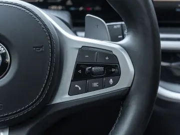 X5 M60i M SPORT; Panorami, 360°,22