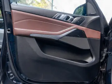 X5 M60i M SPORT; Panorami, 360°,22