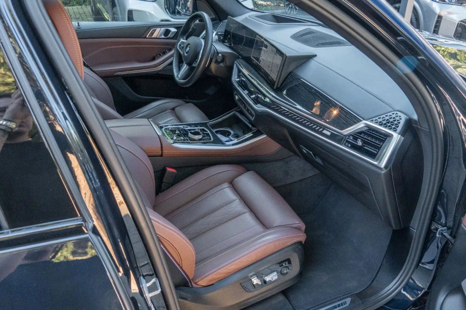 X5 M60i M SPORT; Panorami, 360°,22