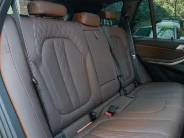 X5 M60i M SPORT; Panorami, 360°,22
