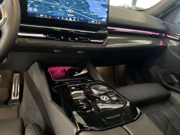 520 dxDrive M-SPORT PANO ACC AHK Standhzg HARMAN