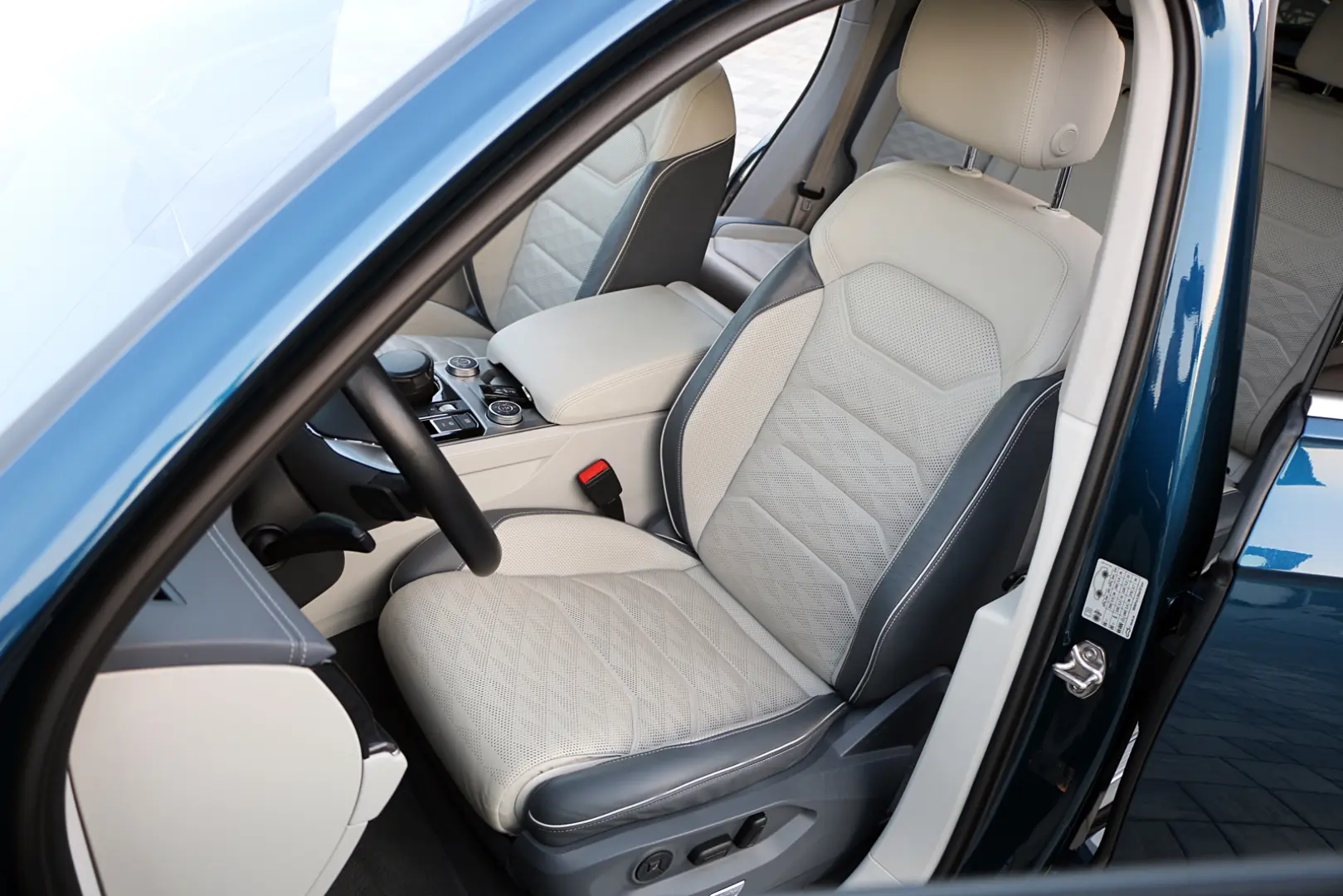 Milanne Auto Trade - TVA Inclus - Full Serice - Fara Daune