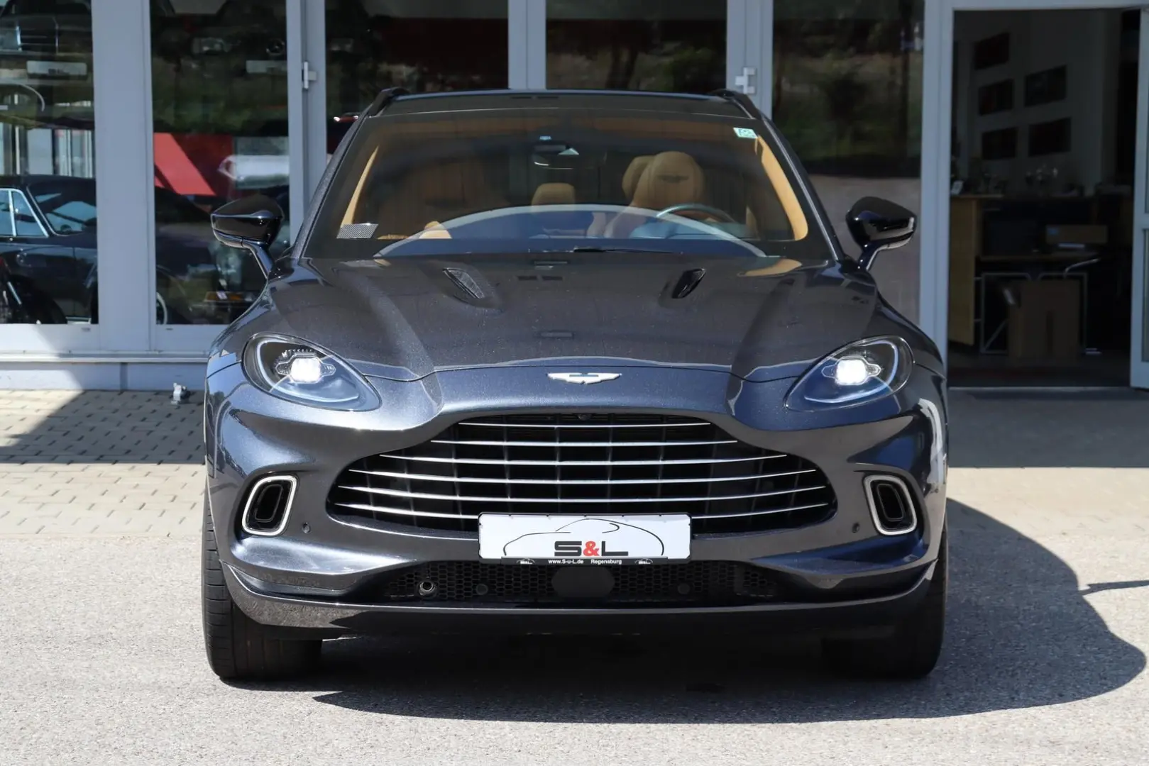 Aston Martin DBX