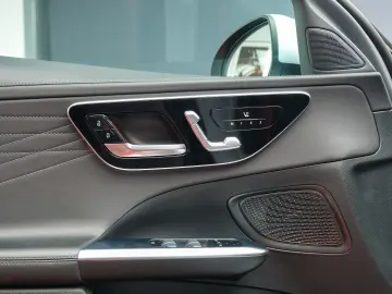 MERCEDES BENZ C43 AMG