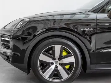 Porsche Cayenne E-Hybrid InnoDrive Chrono BOSE