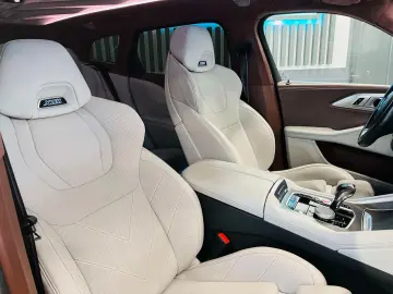 BMW XM/HUD / BOW&WILK / PANO / MASSAGE