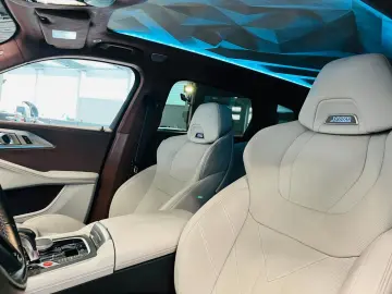 BMW XM/HUD / BOW&WILK / PANO / MASSAGE
