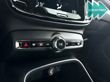 XC40 T2 Momentum Business | navi | Tempomat