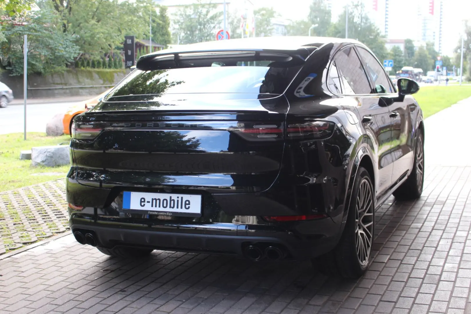 Cayenne Coupe Platinum Edition