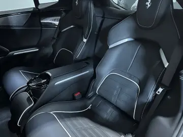 Purosangue | Carbon | Panorama | Massage Seats