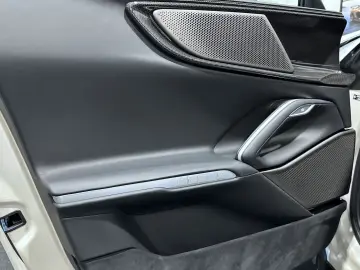 Purosangue | Carbon | Panorama | Massage Seats