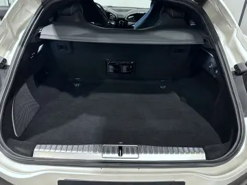 Purosangue | Carbon | Panorama | Massage Seats