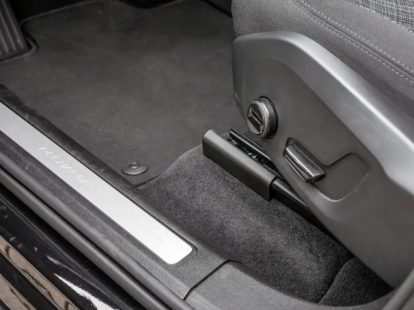 XC60 2.0 Core Recharge Plug-In Hybrid AWD