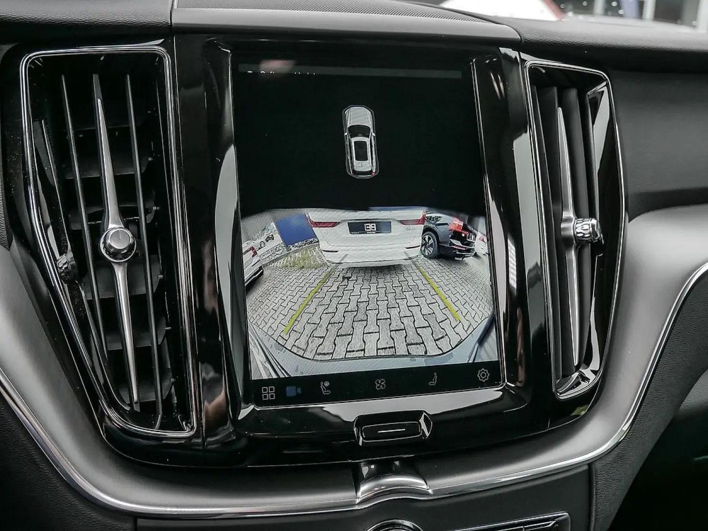XC60 2.0 Core Recharge Plug-In Hybrid AWD