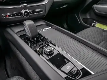 XC60 2.0 Core Recharge Plug-In Hybrid AWD
