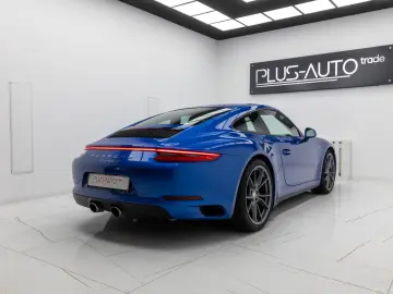 Porsche 911 Carrera 4