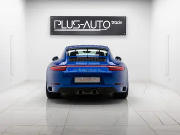 Porsche 911 Carrera 4