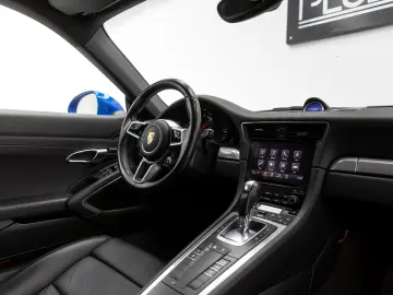 Porsche 911 Carrera 4