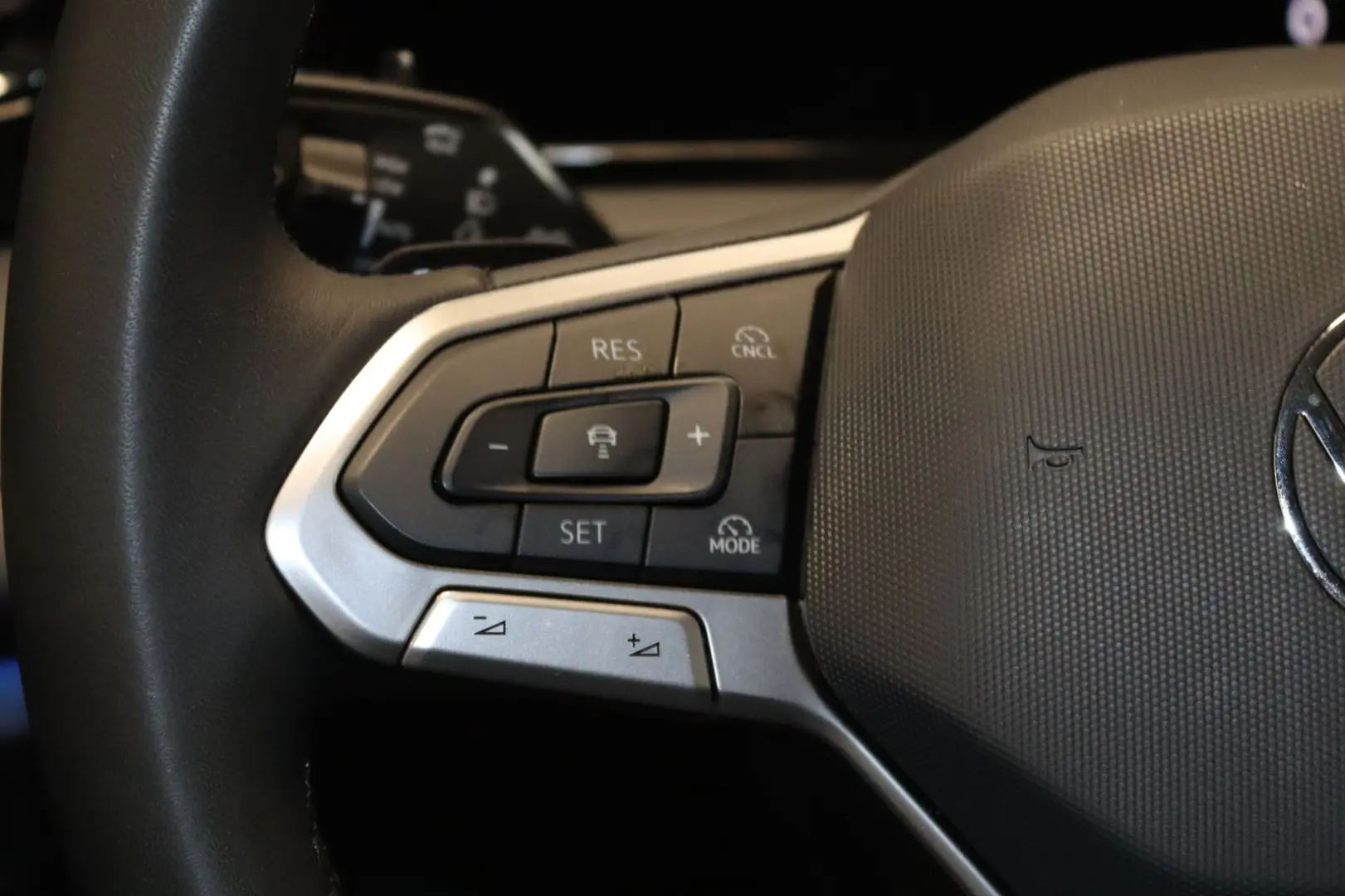 Tiguan 1.5 eTSI-Virt.-Kamera-AHK-NAV-ACC-LED-SHZ