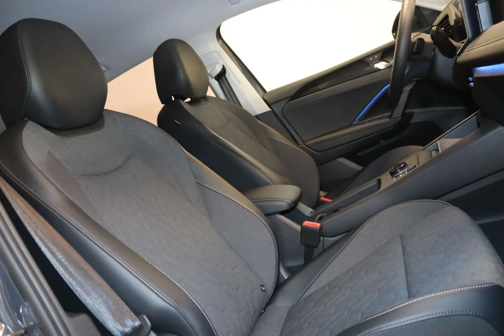 Tiguan 1.5 eTSI-Virt.-Kamera-AHK-NAV-ACC-LED-SHZ