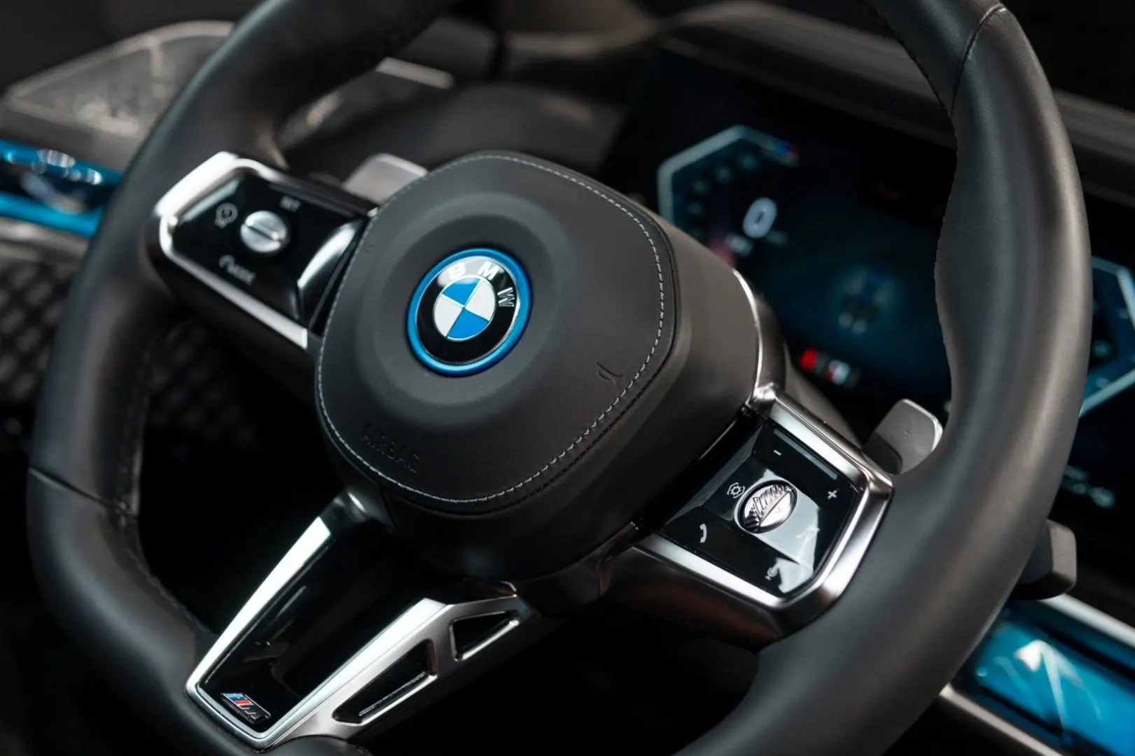 750e xDrive M Sport Pro°SKY°SOFT°MASS°VENT°B&W°