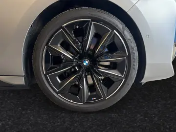 750e xDrive Individual/Frozen|M Sport Pro|B&W