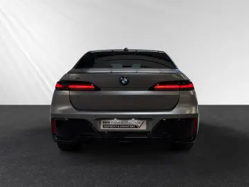 750e xDrive Individual/Frozen|M Sport Pro|B&W