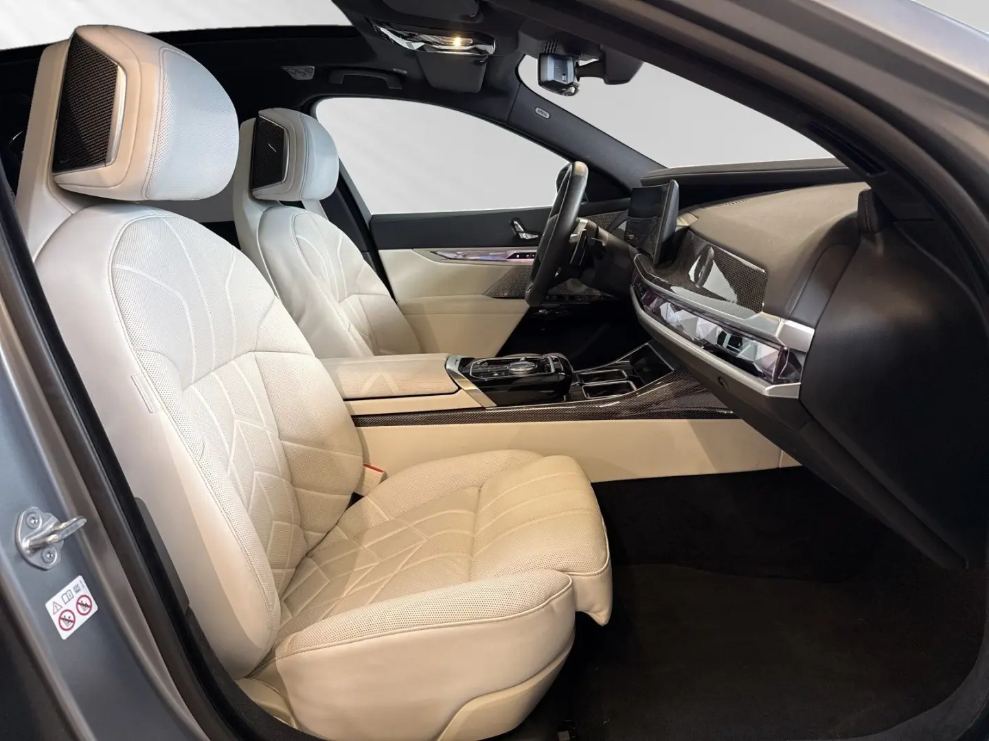 750e xDrive Individual/Frozen|M Sport Pro|B&W