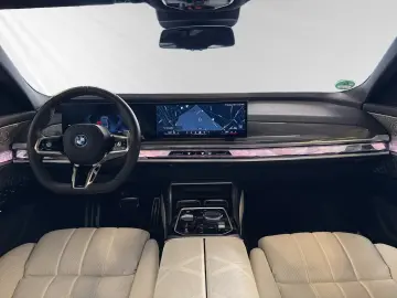 750e xDrive Individual/Frozen|M Sport Pro|B&W