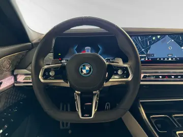 750e xDrive Individual/Frozen|M Sport Pro|B&W