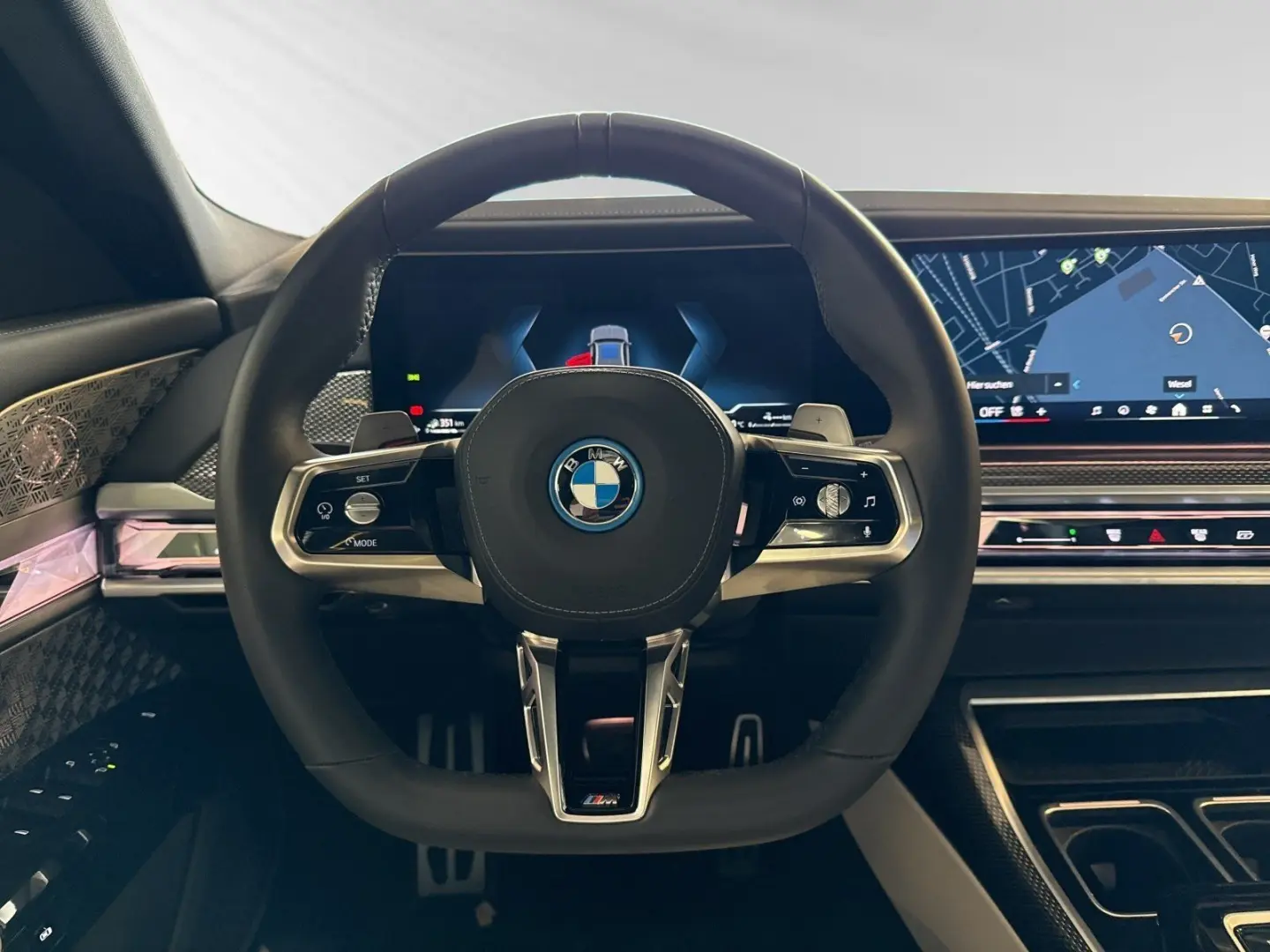 750e xDrive Individual/Frozen|M Sport Pro|B&W