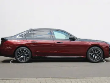 750e xDrive M SPORT PRO+TWO TONE LACK+FOND ENTER