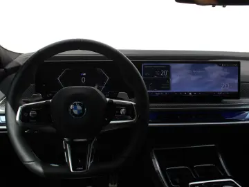 750e xDrive M SPORT PRO+TWO TONE LACK+FOND ENTER