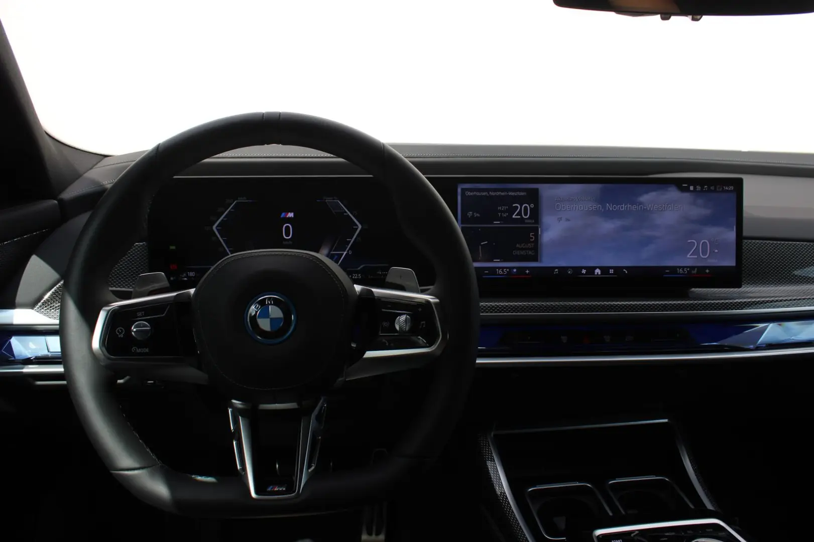 750e xDrive M SPORT PRO+TWO TONE LACK+FOND ENTER
