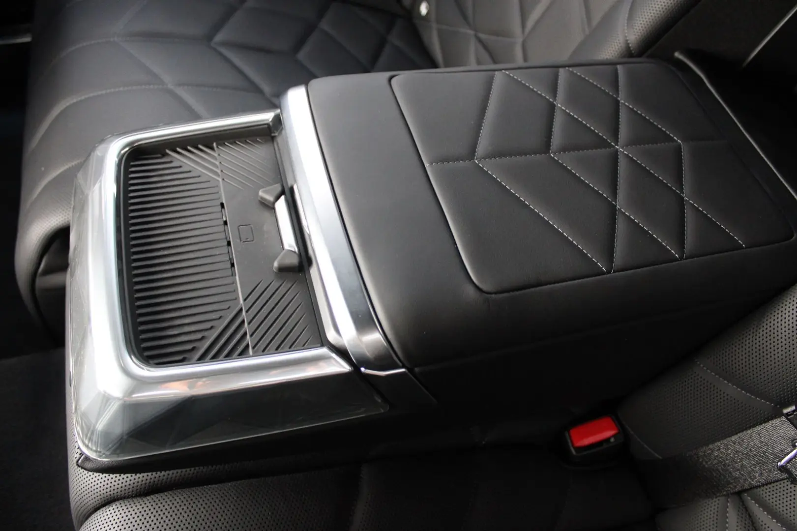 750e xDrive M SPORT PRO+TWO TONE LACK+FOND ENTER