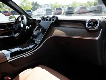 GLC 300 4M AMG-Sport/DIGITAL/360/Pano/AHK/Leder