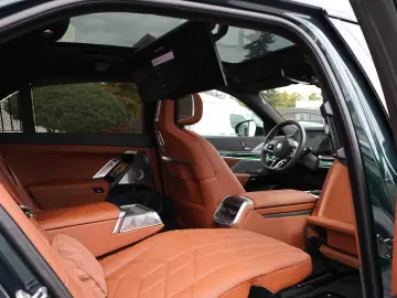BMW Seria 750e 2025